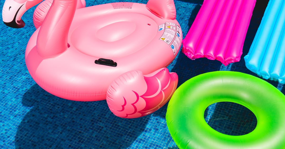 Pool Float Buying Guide: Choose the Right Float for You