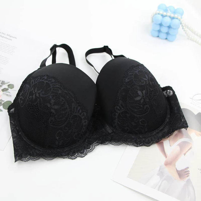 Simple and Casual Plus Size Seamless Bra for Women in black cotton blend, breathable smooth support and lace trim, ideal under t-shirts and dresses