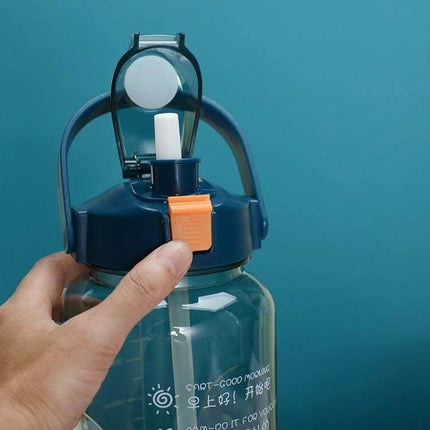 1.5L Sports Water Bottle With Straw For Daily Hydration showing hand-press flip lid, Tritan clear bottle with straw and anti-spill lock