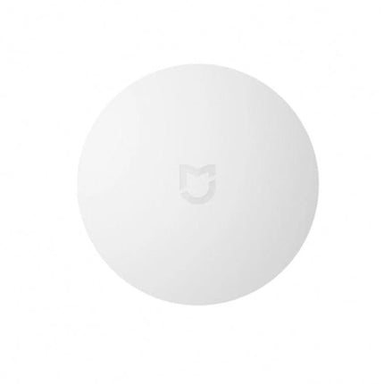 Xiaomi Intelligent Mini Wireless Switch for Smart Home Control white circular compact remote for controlling lights and outlets