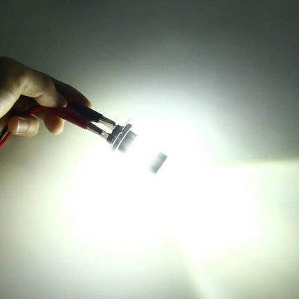 H7 Car Fog Light For Easy Installation And Everyday Use – bright white H7 bulb held with wires, shown illuminated for fog driving