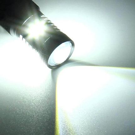 PSX24W Car Fog Lights, 2 Pack, White And Yellow Light – close-up of white and yellow beam from fog light demonstrating edge illumination and quick install fit