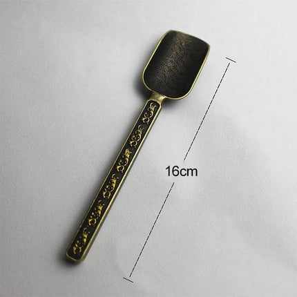 Copper-Zinc Flower Pattern Tea Spoon for Everyday Tea - 16cm copper-zinc alloy scoop with decorative flower pattern for tea leaves and coffee powder