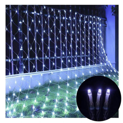 Curtain Net Lights For Outdoor Decor 4x6m 672 LEDs EU Plug draped over fence and lawn with cool white LEDs, IP44 outdoor net lighting