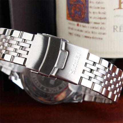 SKMEI Waterproof Steel Quartz Wrist Watch for Everyday Outdoor Use showing stainless steel bracelet clasp and polished links