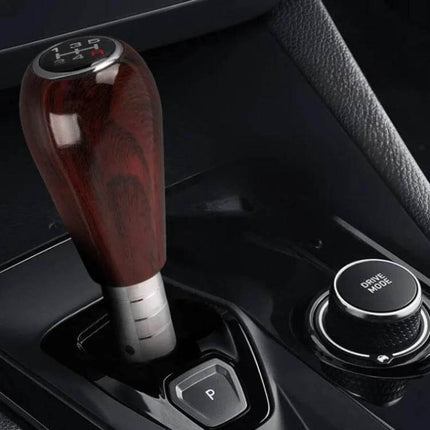 Manual Gear Shift Knob Aluminum Alloy For Cars Easy To Install ergonomic aluminum alloy knob with wood-look finish installed in car center console