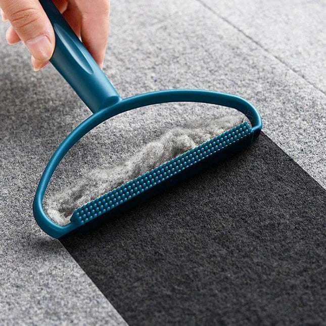 Hair Ball Remover Brush for Woolen Coats and Sweaters removing lint from a grey wool sweater with 10 cm widened shaving head