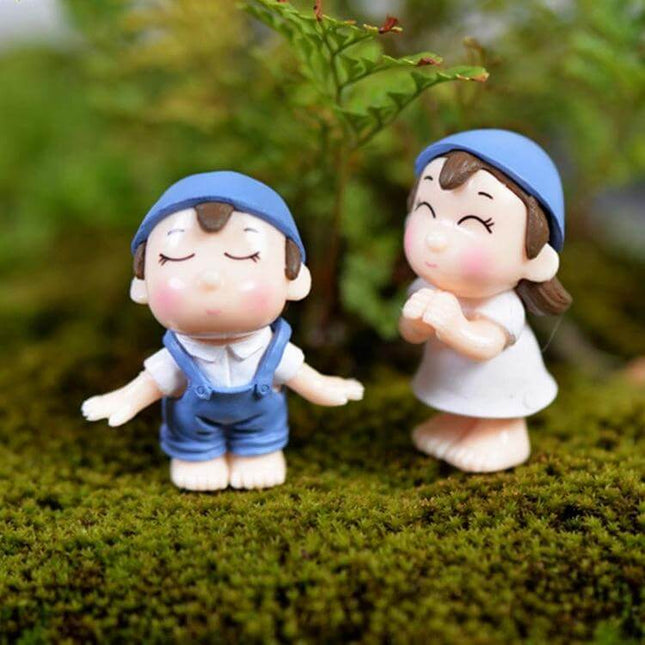 Lovers Smile Garden Miniature Ornaments for Dollhouse Landscaping Blue tiny blue figurine couple on moss for miniature garden vignette