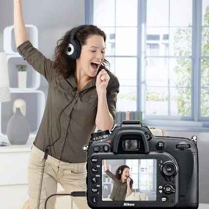 Clip-On Lavalier Microphone For Smartphone Interviews And Recording