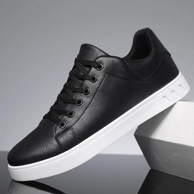 Men's Low-Top Lace Up Casual Shoes For Everyday Wear in black PU with mesh lining, low-top lace-up design for commuting and casual outfits