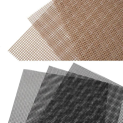 Nonstick Grill Mat 30x40 Cm For Easy Grilling On Barbecues - heat-resistant Teflon grill mat in black and brown to prevent food sticking and falling through