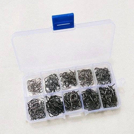 Mixed Size Barbed Fishing Hooks Set, 500 Pieces, Sizes 3 to 12 - clear plastic box with organized barbed hooks in compartments