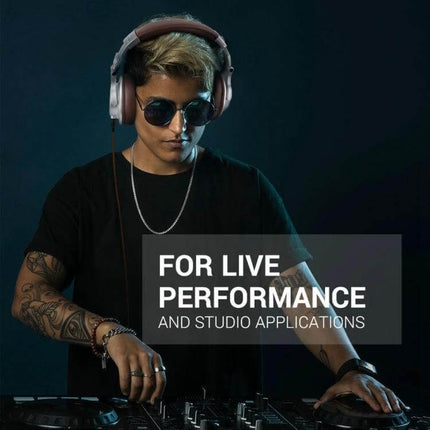OneOdio Wired Headphones For Commute And Hands Free Calls DJ using wired OneOdio headphones for commute, calls, home listening, studio