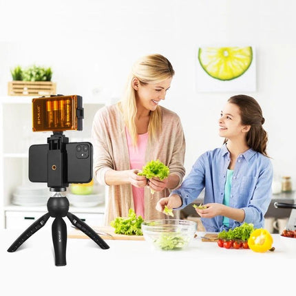 PULUZ Kit for Everyday Smartphone Video Shooting and Travel tripod with fill light and phone clamp recording mother and daughter cooking vlog