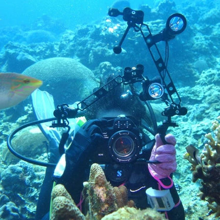 PULUZ Carbon Fiber Floating Arm for Underwater Photography used by diver holding camera rig with lights for coral reef macro and wide-angle shots