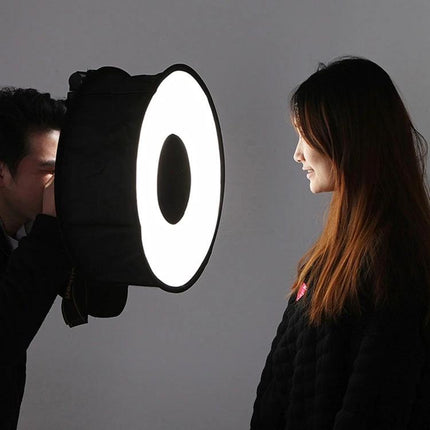 PULUZ 45cm Round Softbox Diffuser for Even Portrait Lighting — photographer using round softbox to create soft, even portrait illumination