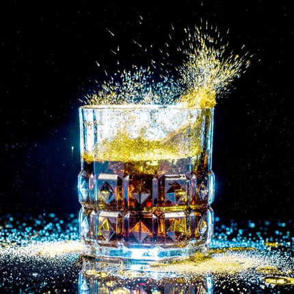 PULUZ 39cm Acrylic Reflective Board for Photography Displays reflecting a sparkling whiskey glass with gold glitter splash
