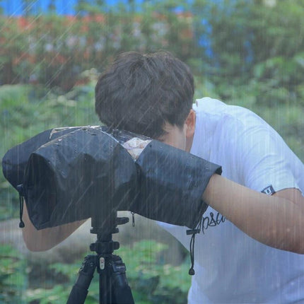 PULUZ Rainproof Cover Case for DSLR and SLR Cameras in Rain protecting camera on tripod during heavy outdoor rain