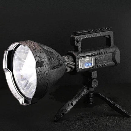 Rechargeable Outdoor LED Flashlight For Camping And Emergencies compact waterproof 10W P50 on tripod with power display and 8000mAh battery