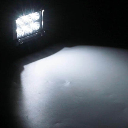 LED Floodlight IP67 Waterproof For Outdoor Night Work bright 18W Epistar six-LED beam illuminating driveway and construction area