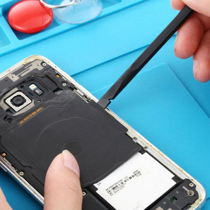 Baku Anti-Static Pry Tools for Phone Repair and Cable Replacement used to gently lift a phone backplate during DIY repair