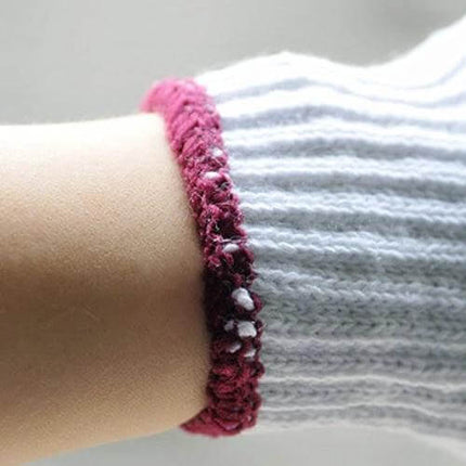 Cotton Work Gloves for Everyday Tasks, Wear-Resistant, 21cm x 10cm - close-up of knit cotton glove cuff showing white breathable fabric and maroon trim