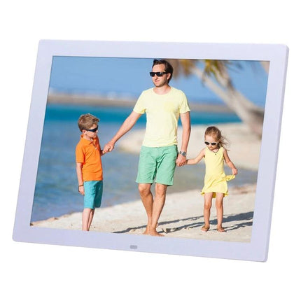 Allwinner 14-Inch Digital Photo Frame for Displaying Photos and Videos showing family beach photo in white frame with clear 1024x768 display