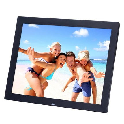 Allwinner 15-Inch Digital Photo Frame for Displaying Photos and Videos showing family beach slideshow on 15-inch 4:3 clear display