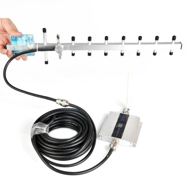 Portable 3G Signal Booster with Yagi Antenna for Better Reception - portable kit showing Yagi antenna, amplifier box and coax cable for improved 3G coverage