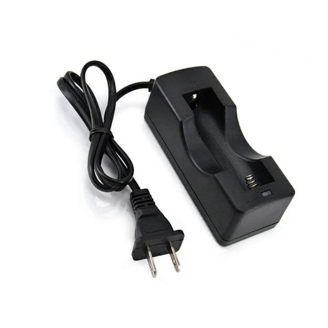 18650 Lithium-Ion Battery Charger with US Power Plug Included - black single-slot charger for 18650 batteries