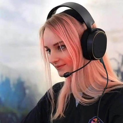 Sound Card Connecting Cable for SteelSeries Arctis Headphones - gamer wearing Arctis headset with 1.5m cable connecting to sound card