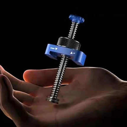 Mijing HB21 Pro Aluminum Alloy Oil Injector for Welding in hand, blue aluminum body and threaded plunger for precise lubrication