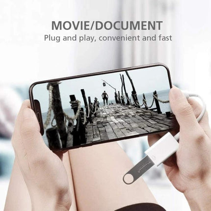 FA-STAR Adapter for Daily iOS USB Device Connections connecting a USB flash drive to iPhone for plug-and-play photo and video transfer