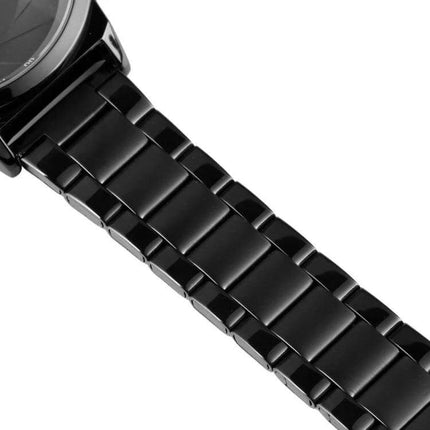 Skmei Gold Waterproof Business Wristwatch for Men gold-tone black metal bracelet close-up showing links and clasp