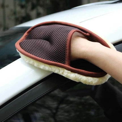 Wool Soft Gloves for Cleaning Cars and Motorcycles - artificial wool washing mitt gently scrubbing car roof with secure grip