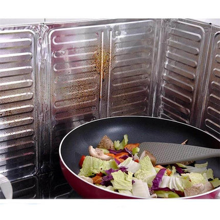 Oil-Proof Cooktop Shield 84x32.5 cm Kitchen Splash Guard protecting wall from oil splatter behind frying pan