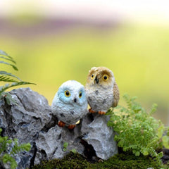 Set of 2 Creative Mini Owl Resin Ornaments for Whimsical Landscape Decor - Random Colors