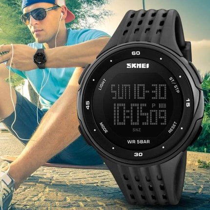 SKMEI Men's Multi-Function Electronic Watch for Outdoor Activities - black digital sports watch with stopwatch and dual time