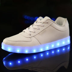 Zapatos LED de caña baja para niños con luces recargables por USB