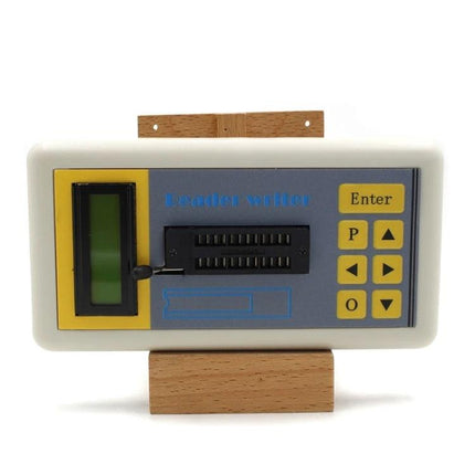 Integrated Circuit Tester for Transistors and Chips portable device with LCD, ZIF socket and keypad for testing 74CH, CMOS and op amps up to 24 pins
