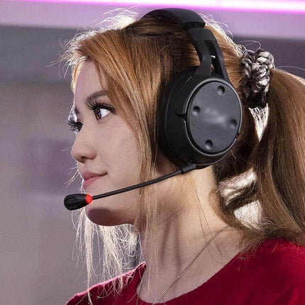 Noise-Canceling Microphone for HyperX Cloud Flight S Gaming attached to headset worn by streamer minimizing background noise