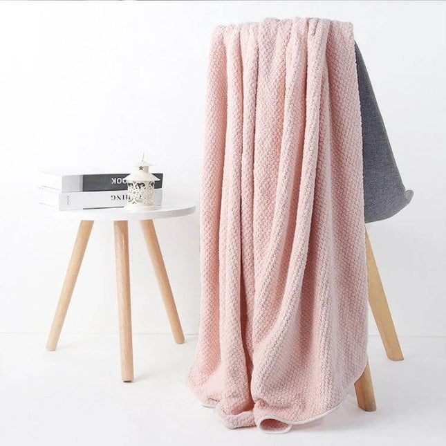 Bath Towel 70x140 cm For Home And Hotel Everyday Use - pink 6D microfiber towel with neat edges, hook and breathable antibacterial performance