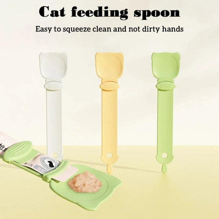 Handy Spoon for Everyday Cat Feeding at Home - silicone scoop for easy portioning of wet food and treats, prevents spills and keeps hands clean