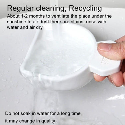 HAZAI Spoon for Keeping Pet Food Dry in Daily Use - diatomaceous earth scoop rinsed under water for regular cleaning and ventilation