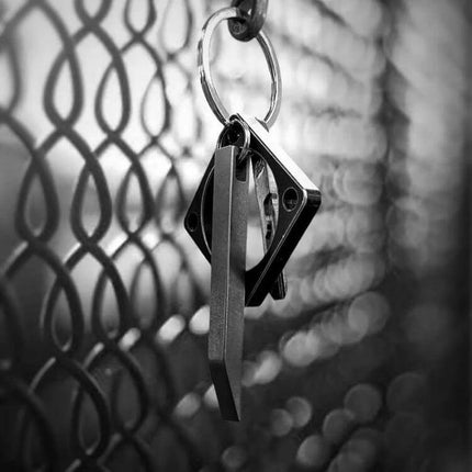 Portable Crowbar Keychain Tool With Bottle Opener For Everyday Use stainless steel 7.2x0.7in keyring multitool hanging on ring