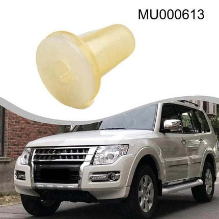 Car Taillight Mounting Clip For Mitsubishi Pajero Direct Replacement - OEM MU0006133 plastic taillight mount clip for Pajero/Montero
