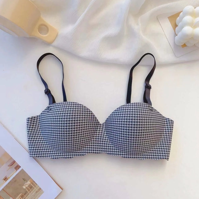 One-Piece Seamless Bra, Black Everyday Comfort for Daily Wear - black seamless one-piece bra with sponge-molded cups and low-opening Japanese-style cut