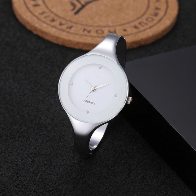 Chic Minimalist Women's Alloy Quartz Watch with Sleek Strap 