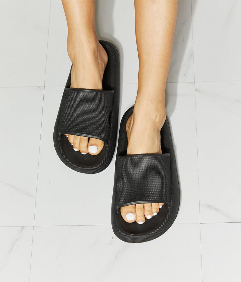 MMShoes Arms Around Me Open Toe Slide in Black