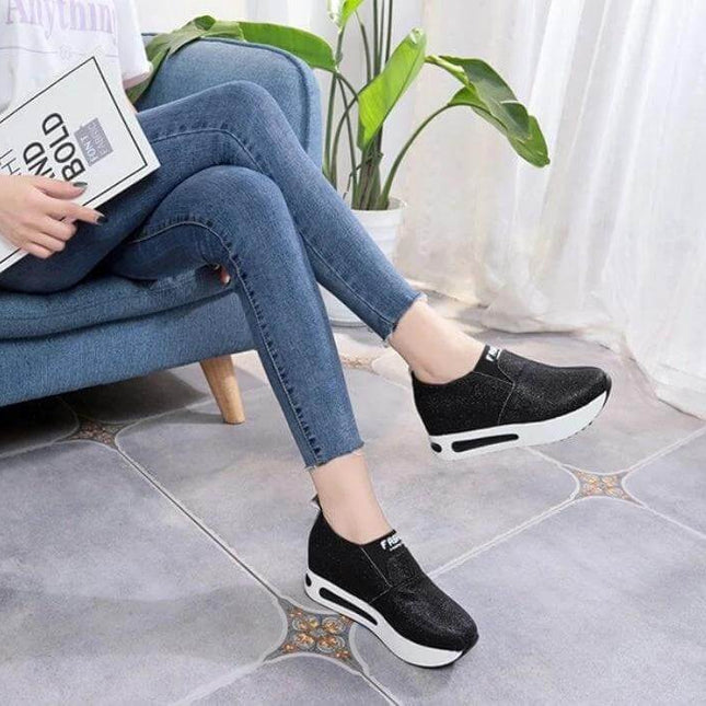Flat PU Leather Womens Sneakers For Everyday Casual Wear black low-profile flat PU leather sneakers with rubber sole and visible stitching